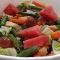 Ensalada con verduras y frutas