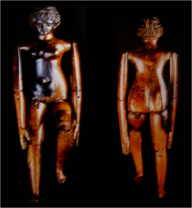 Muñeca encontrada en el sarcófago de Crepecia Tryphaena